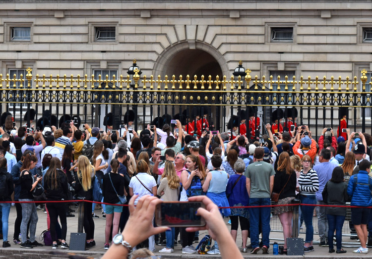 London Palace Crowd